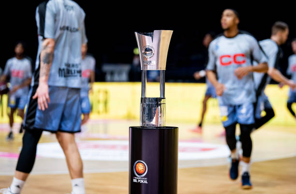 全场顿时陷 全场顿时陷